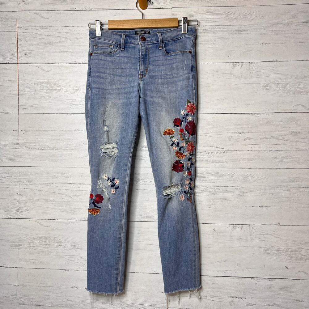 Abercrombie & Fitch Jeans Womens Size 26/2R Harper Low Rise Floral Embroidery